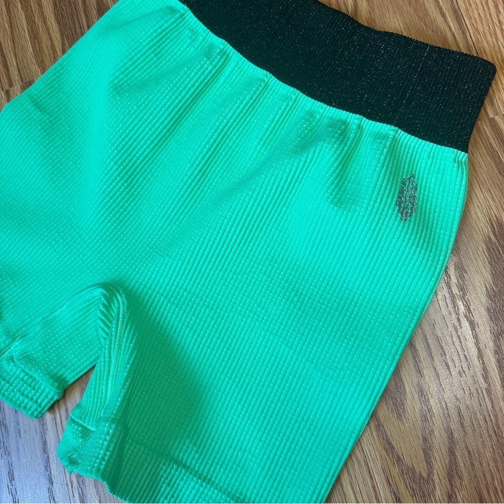 FP Movement Free People Fresh Cut Green Athletic Ribbed Shorts Size XS/S - Picture 4 of 13